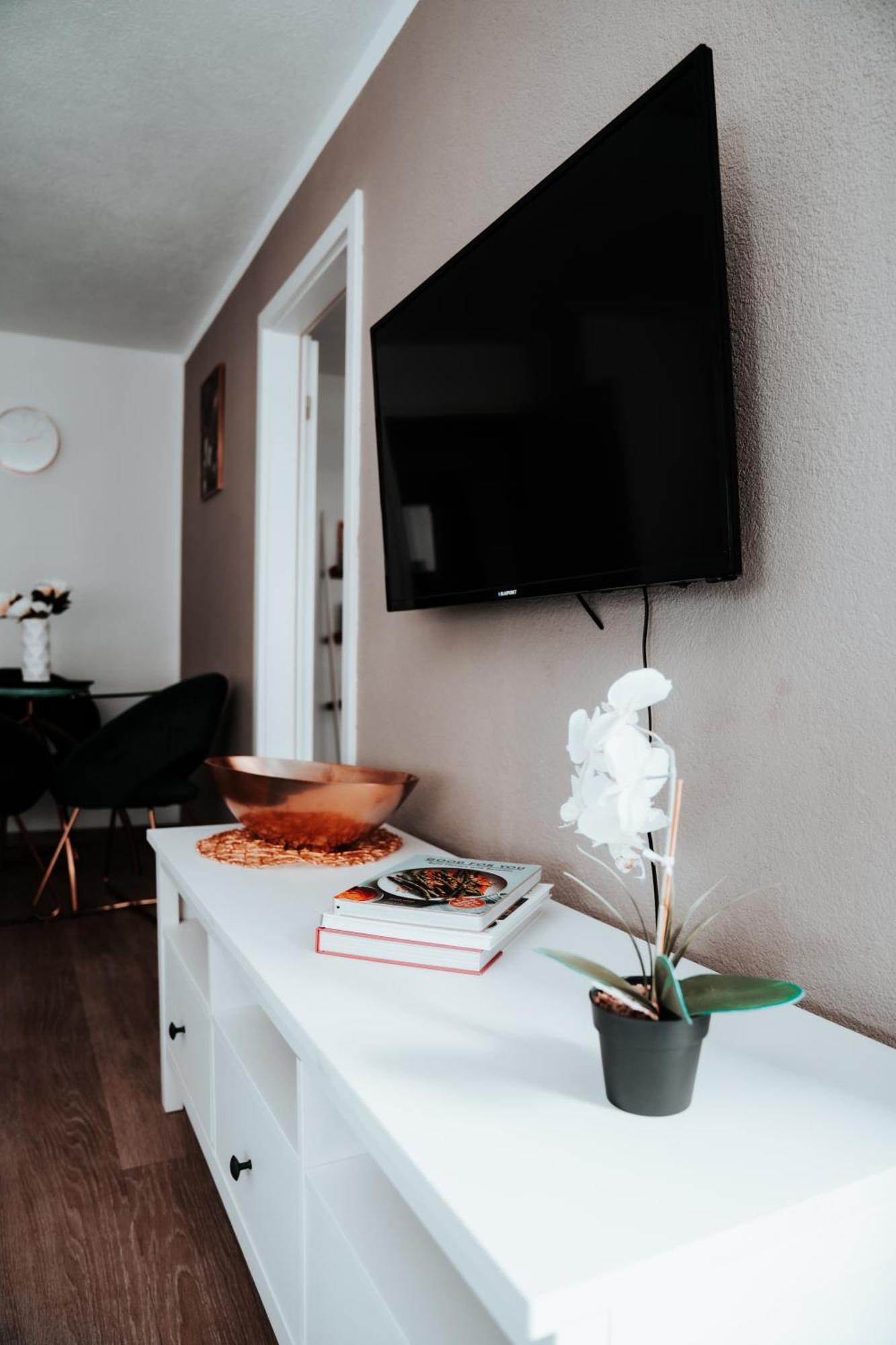 Ferienwohnung Ella - Direkt Am Bodensee Фридрихсхафен Екстериор снимка