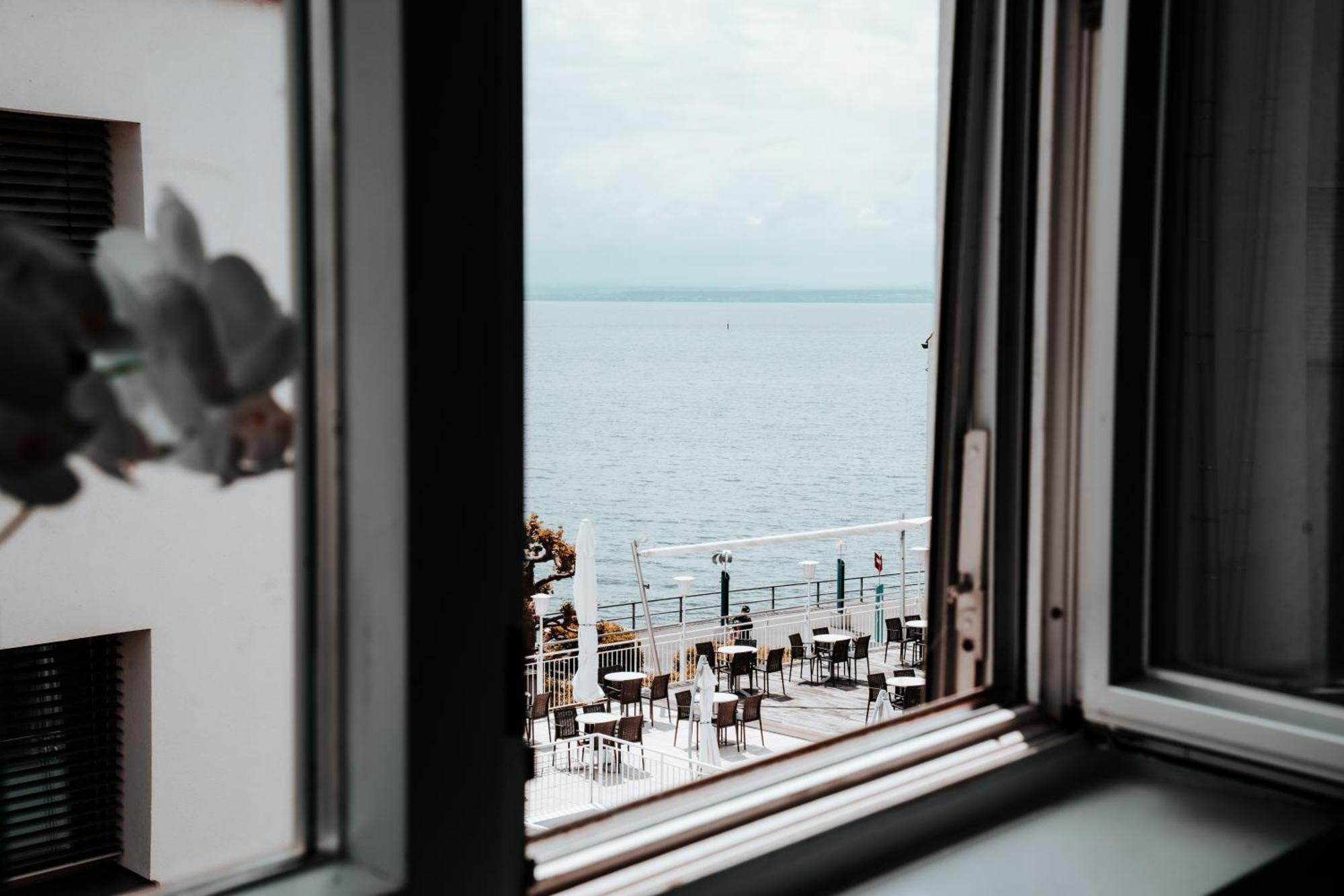 Ferienwohnung Ella - Direkt Am Bodensee Фридрихсхафен Екстериор снимка