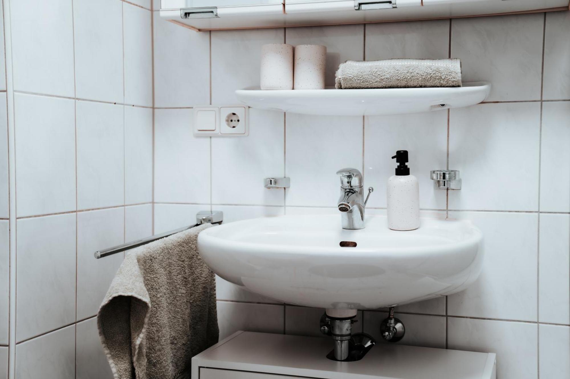 Ferienwohnung Ella - Direkt Am Bodensee Фридрихсхафен Екстериор снимка