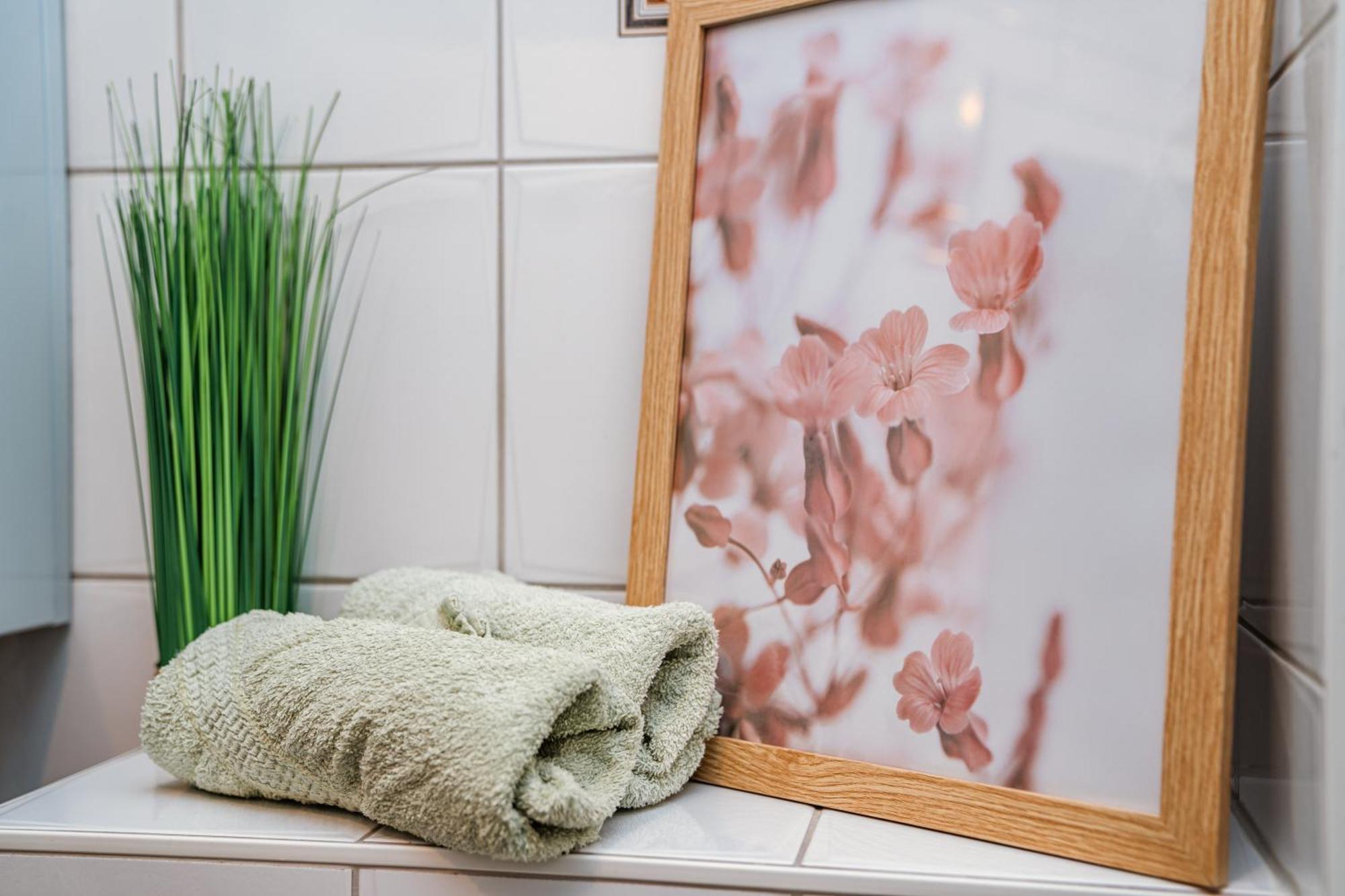 Ferienwohnung Ella - Direkt Am Bodensee Фридрихсхафен Екстериор снимка