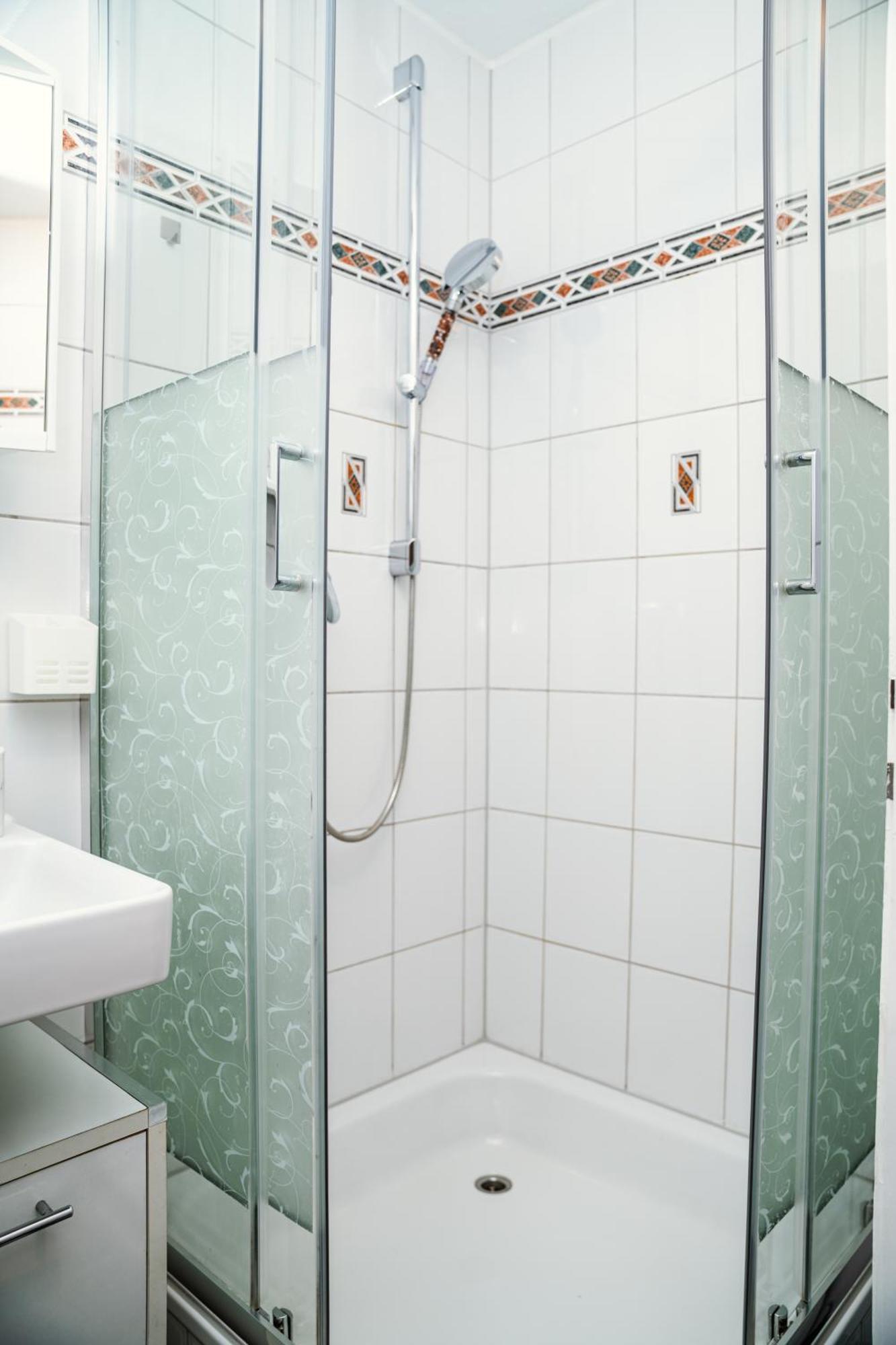 Ferienwohnung Ella - Direkt Am Bodensee Фридрихсхафен Екстериор снимка